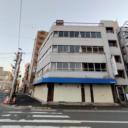 【ペット可】交差点に面した住居付き店舗