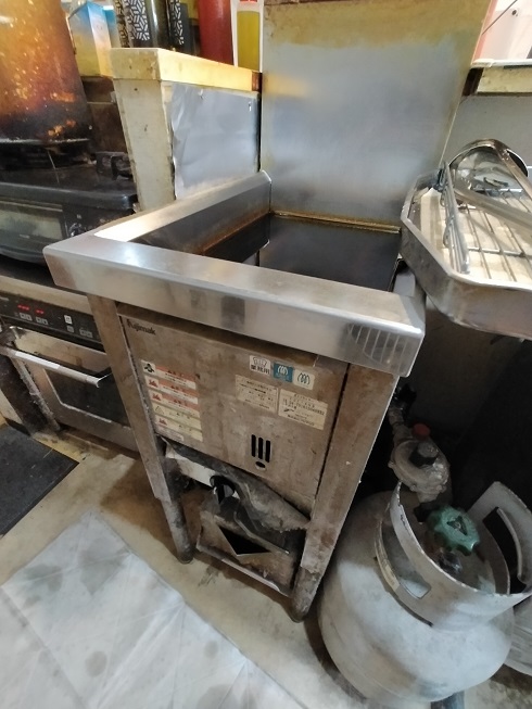 駅近く1-2階の一棟貸し店舗。