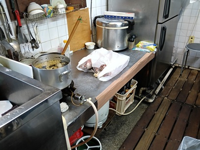 老舗店の住居付き居抜き物件が出ました。